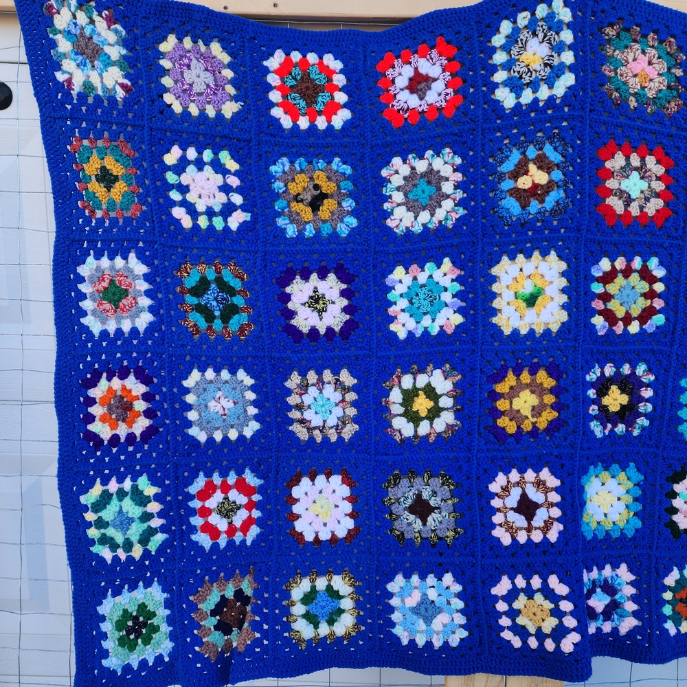 Handmade Granny Square Crochet Afghan Blanket Blue Trim 60"×38" Roseanne Style - Picture 4 of 9